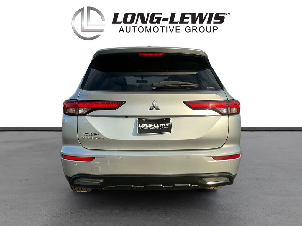 Used 2022 Mitsubishi Outlander SEL Black Edition image 4