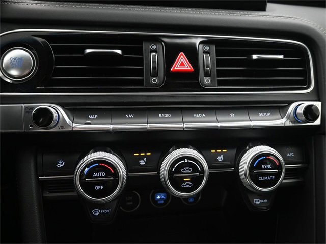 Used 2023 Genesis G70 2.0T image 31