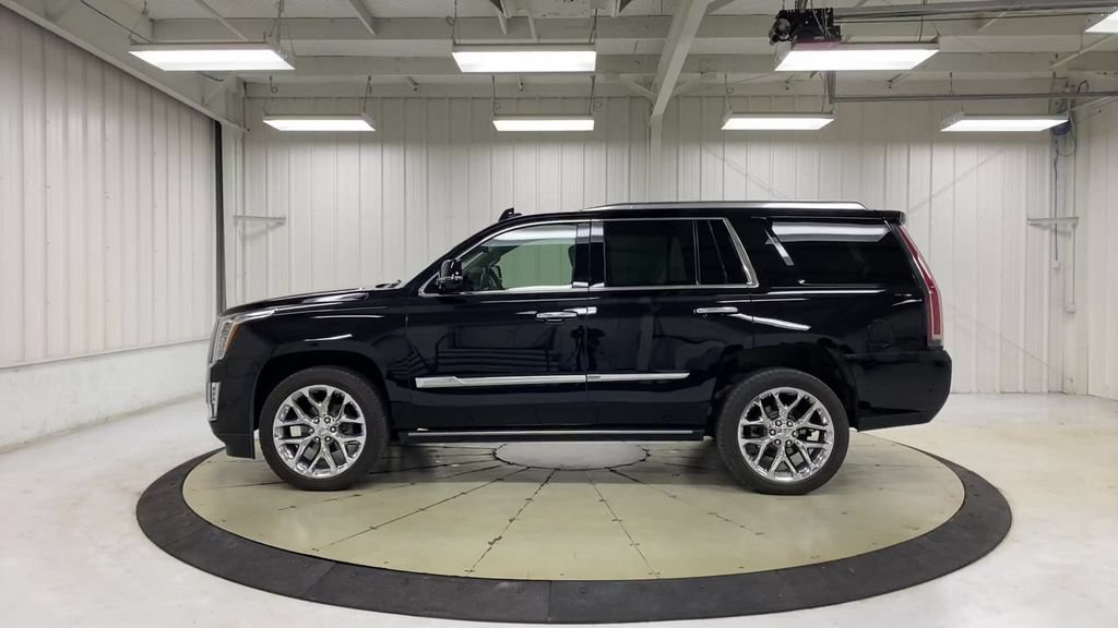 Used 2017 Cadillac Escalade Premium Luxury AWD/4WD image 5