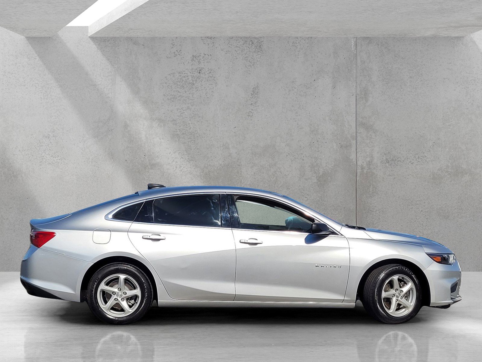 Used 2018 Chevrolet Malibu LS image 3