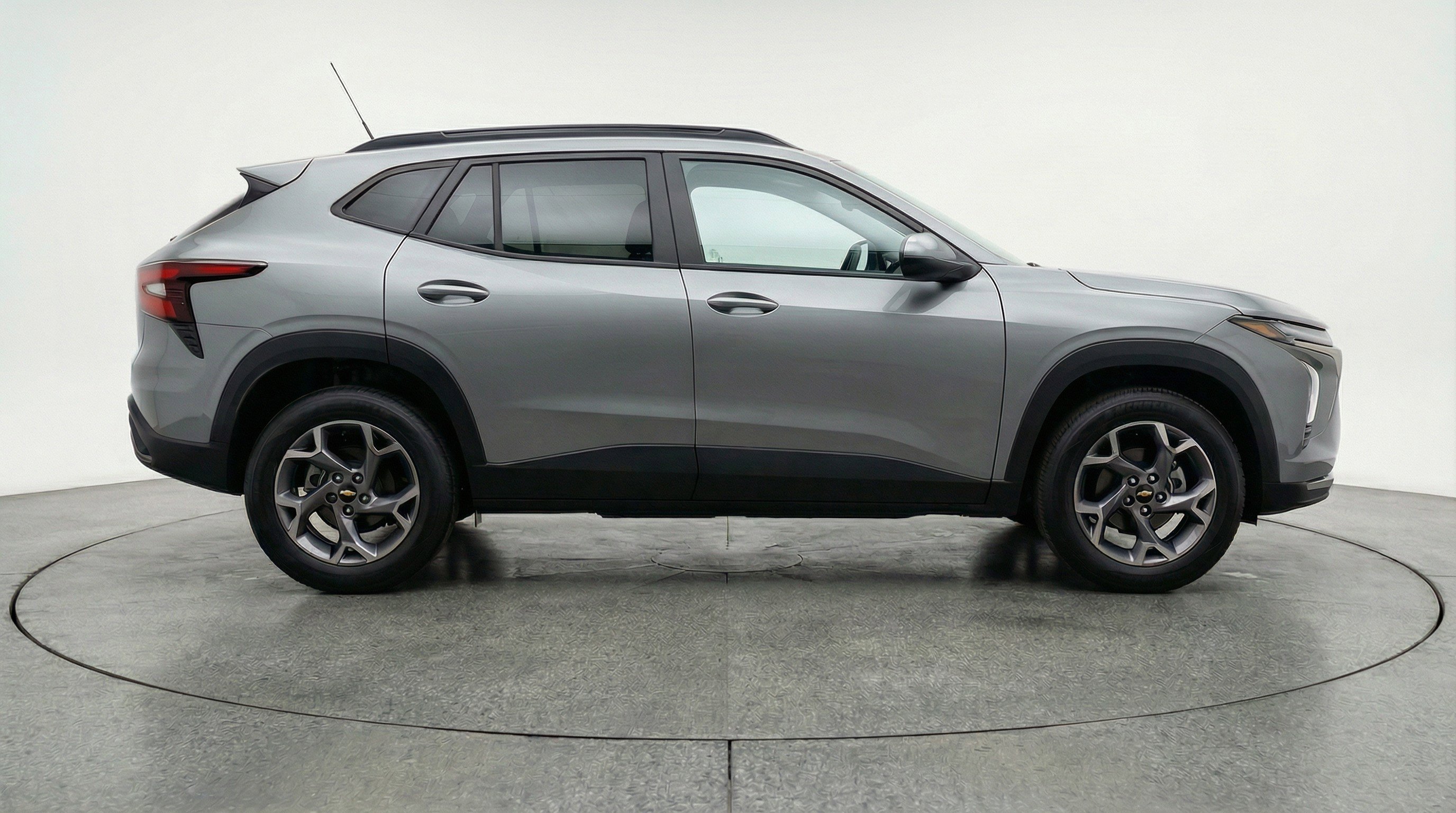 Used 2025 Chevrolet Trax LT w/ LT Convenience Package image 11