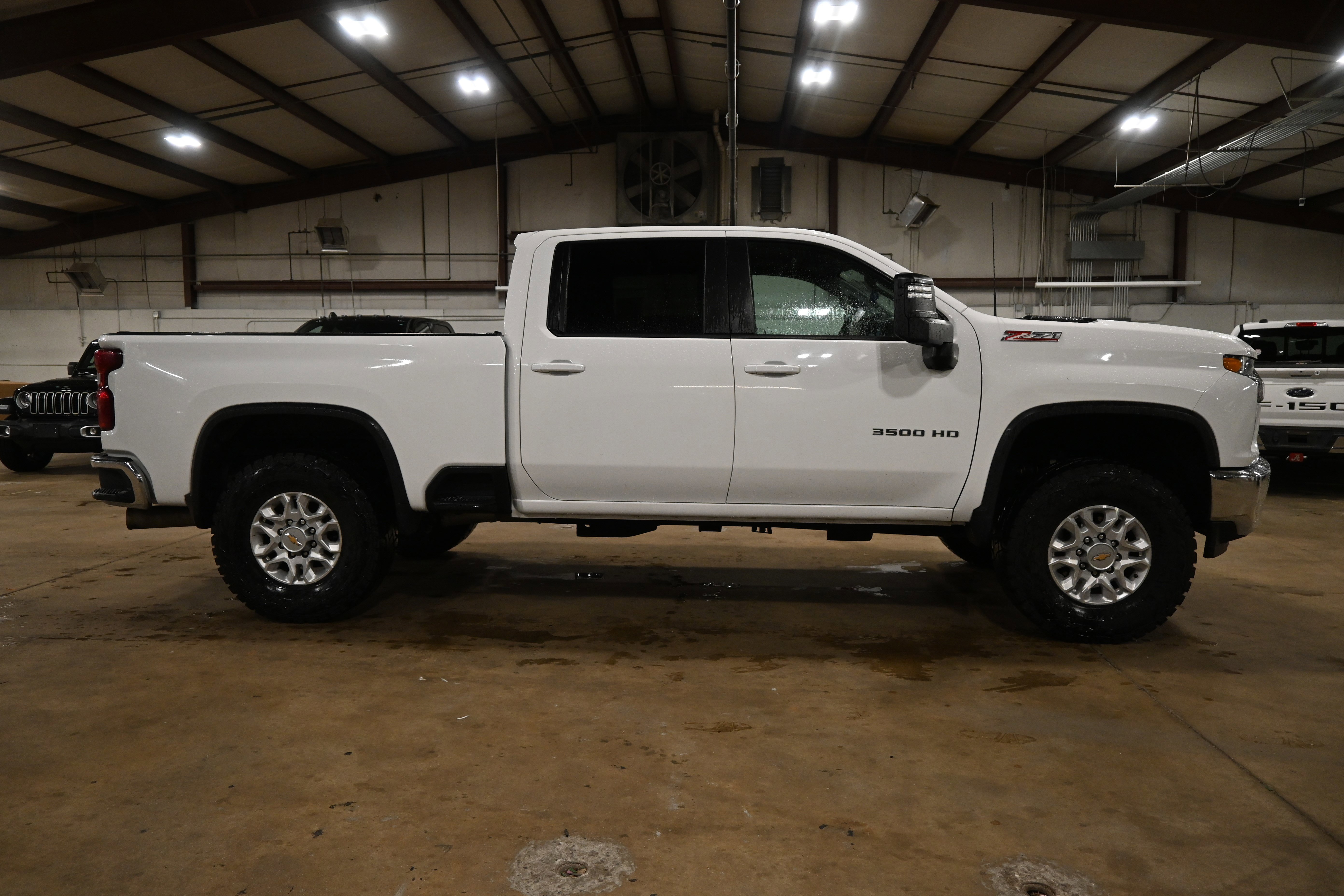 Used 2022 Chevrolet Silverado 3500 LT w/ Remote Start Package AWD/4WD image 11