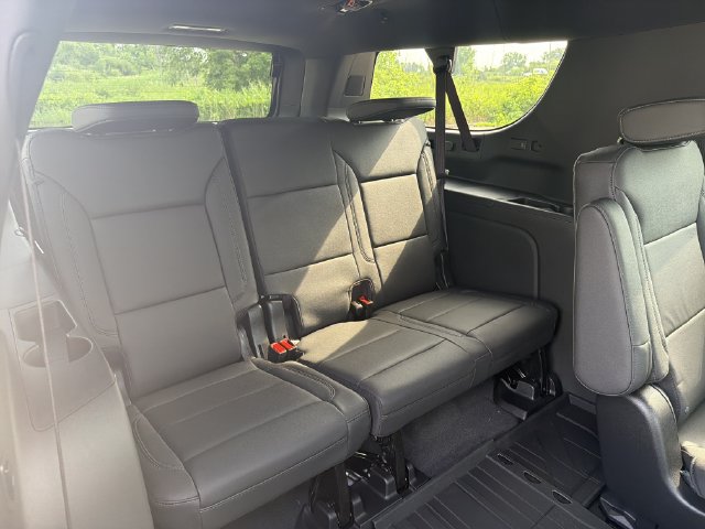 New 2026 Chevrolet Suburban LT w/ Advanced Technology Package AWD/4WD image 32