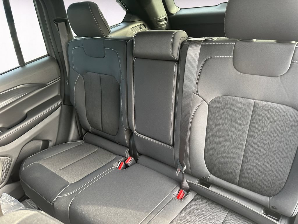New 2025 Jeep Grand Cherokee Laredo X w/ Luxury Tech Group I AWD/4WD image 13