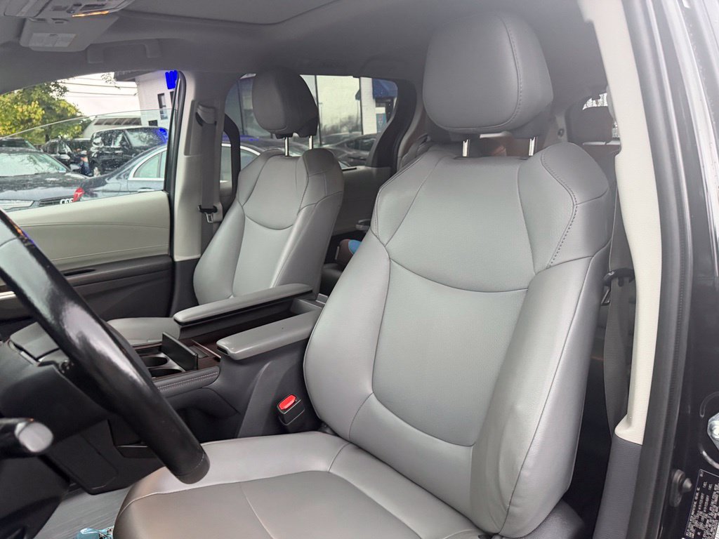Used 2021 Toyota Sienna XLE FWD image 5