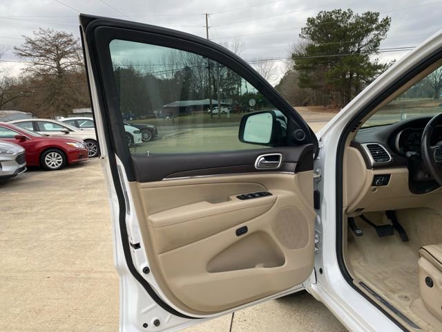 Used 2017 Jeep Grand Cherokee Overland image 16