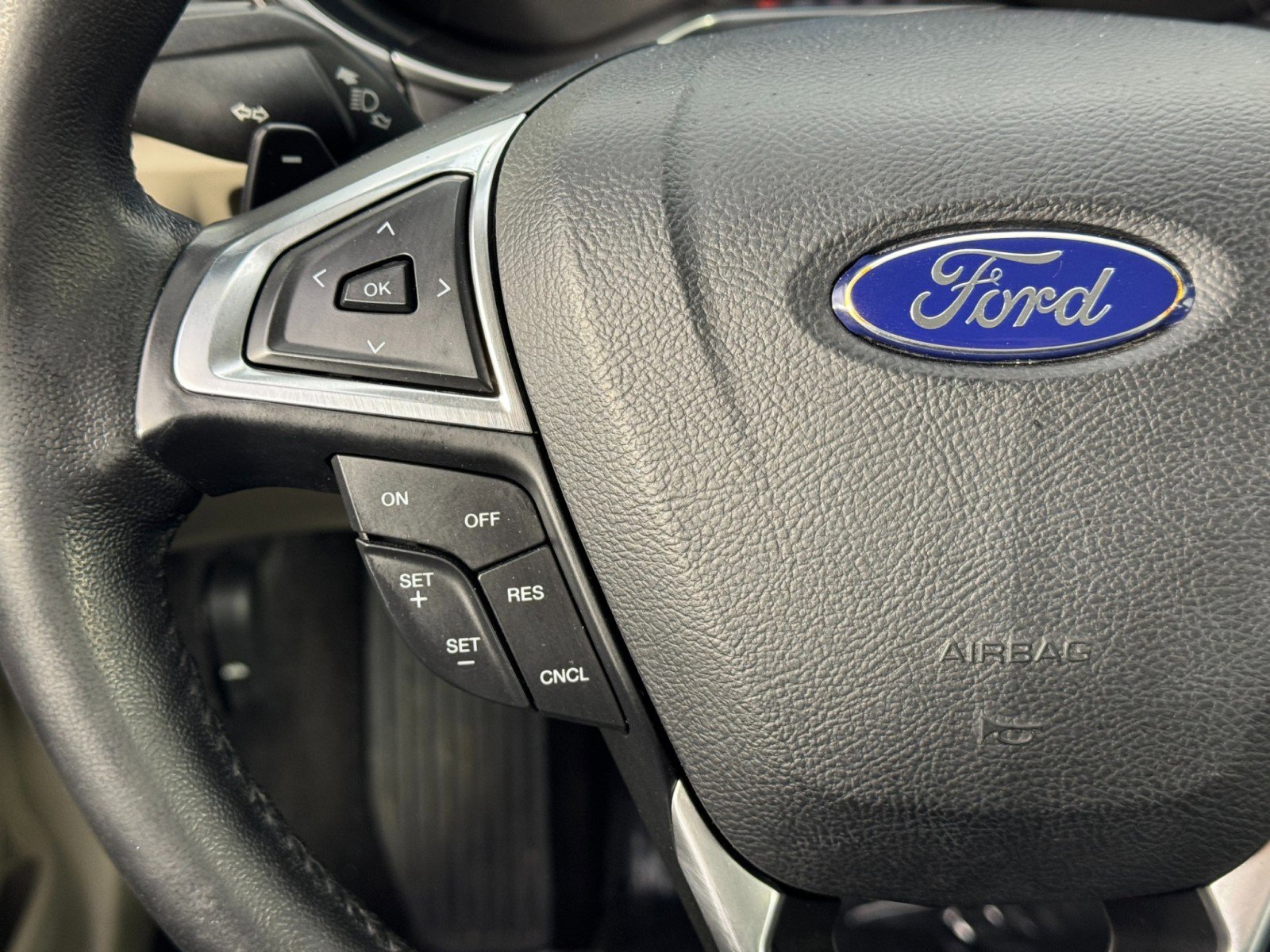 Used 2017 Ford Fusion SE w/ Fusion SE Technology Package image 19