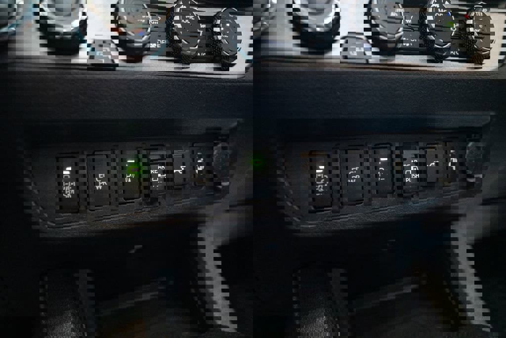 Certified 2023 Toyota Tacoma TRD Off-Road image 30