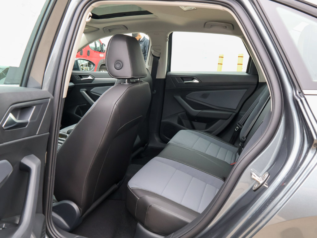 New 2027 Volkswagen Jetta SE FWD image 15
