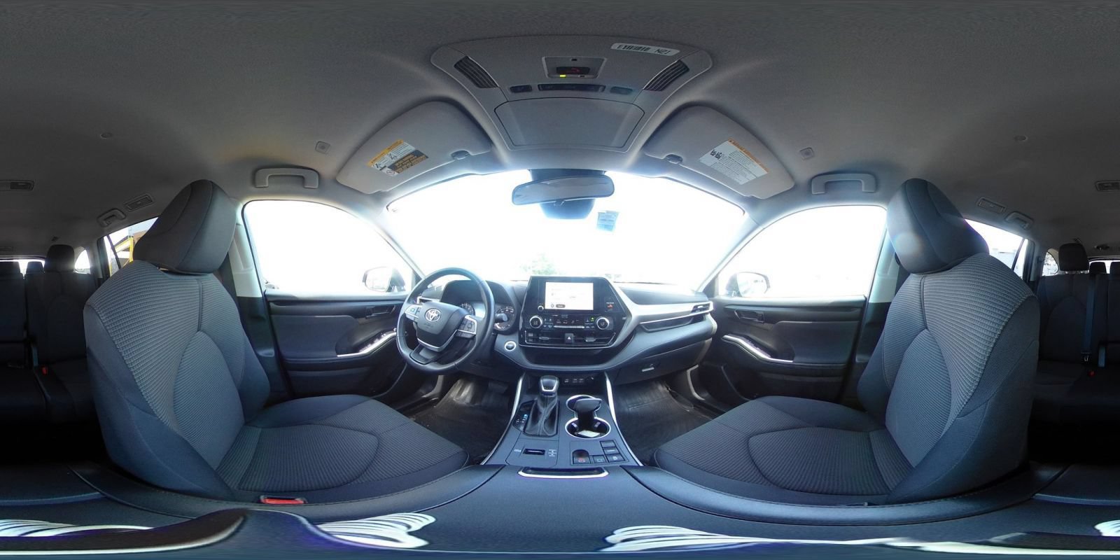 Used 2025 Toyota Highlander LE FWD image 46