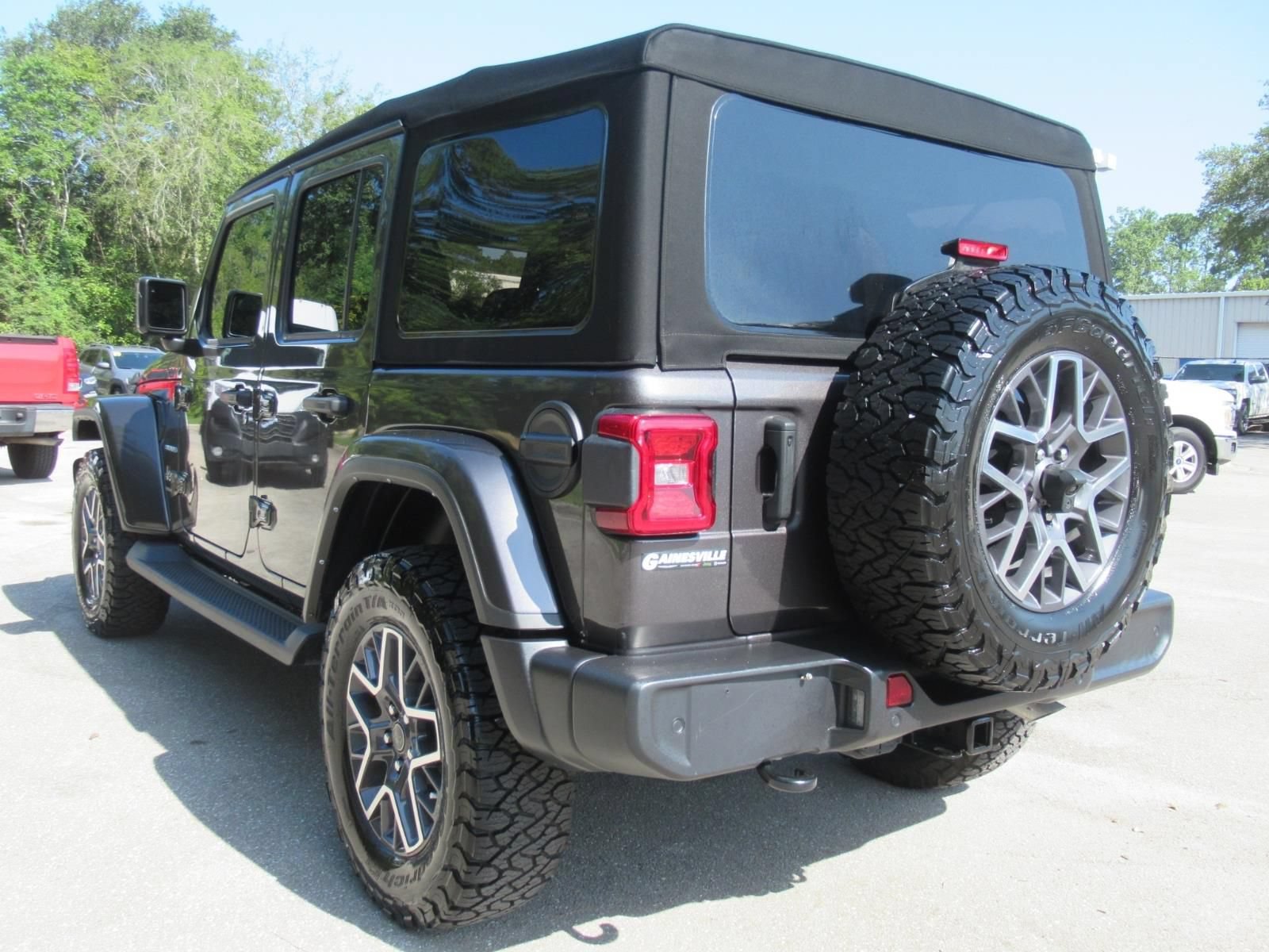 Certified 2024 Jeep Wrangler Unlimited Sahara w/ Safety Group AWD/4WD image 5
