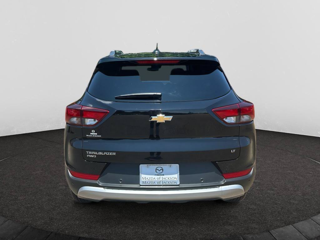 Used 2025 Chevrolet TrailBlazer LT w/ Driver Confidence Package AWD/4WD image 4