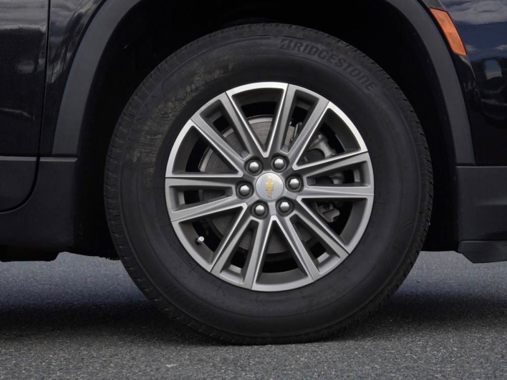 Used 2023 Chevrolet Traverse LT image 9