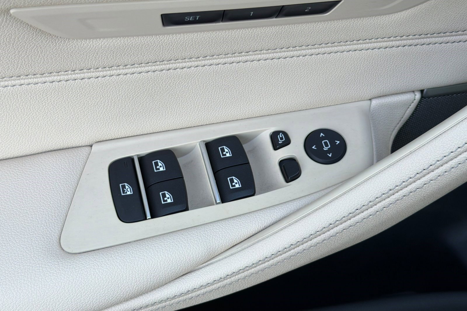 Used 2023 BMW 530i w/ Premium Package image 13