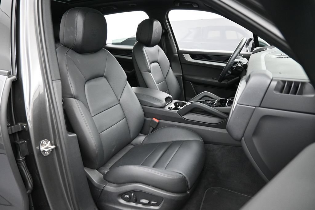Certified 2026 Porsche Cayenne AWD/4WD image 29