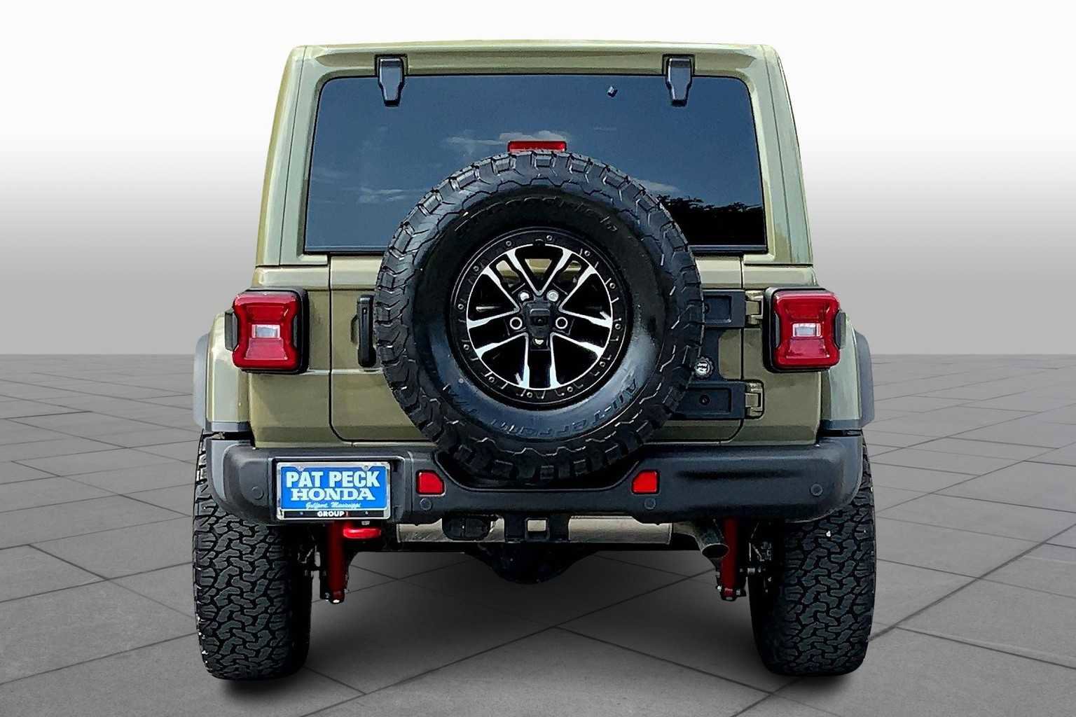 Used 2025 Jeep Wrangler Unlimited Rubicon image 4