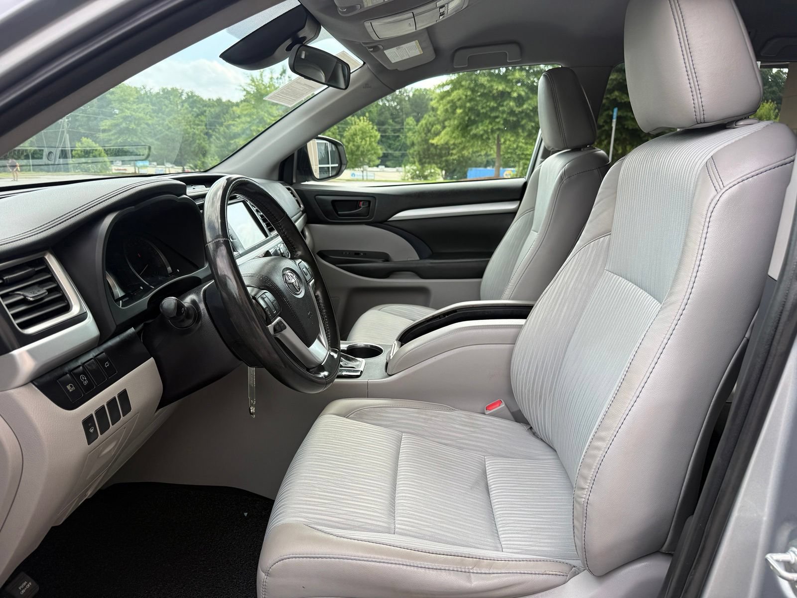 Used 2019 Toyota Highlander Plus w/ Protection Package #3 AWD/4WD image 32