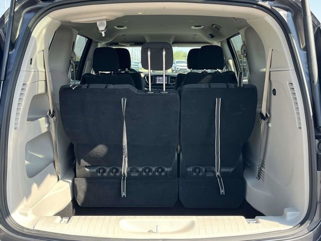 Used 2023 Chrysler Voyager LX image 20