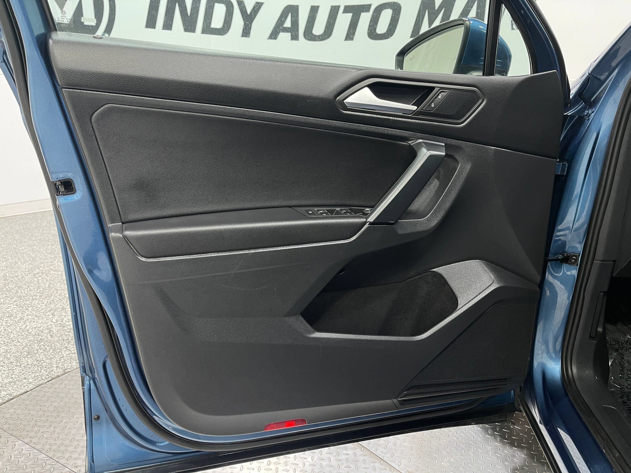 Used 2019 Volkswagen Tiguan SEL AWD/4WD image 14