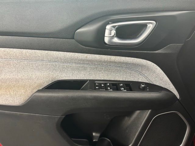 Used 2024 Jeep Compass Latitude image 20