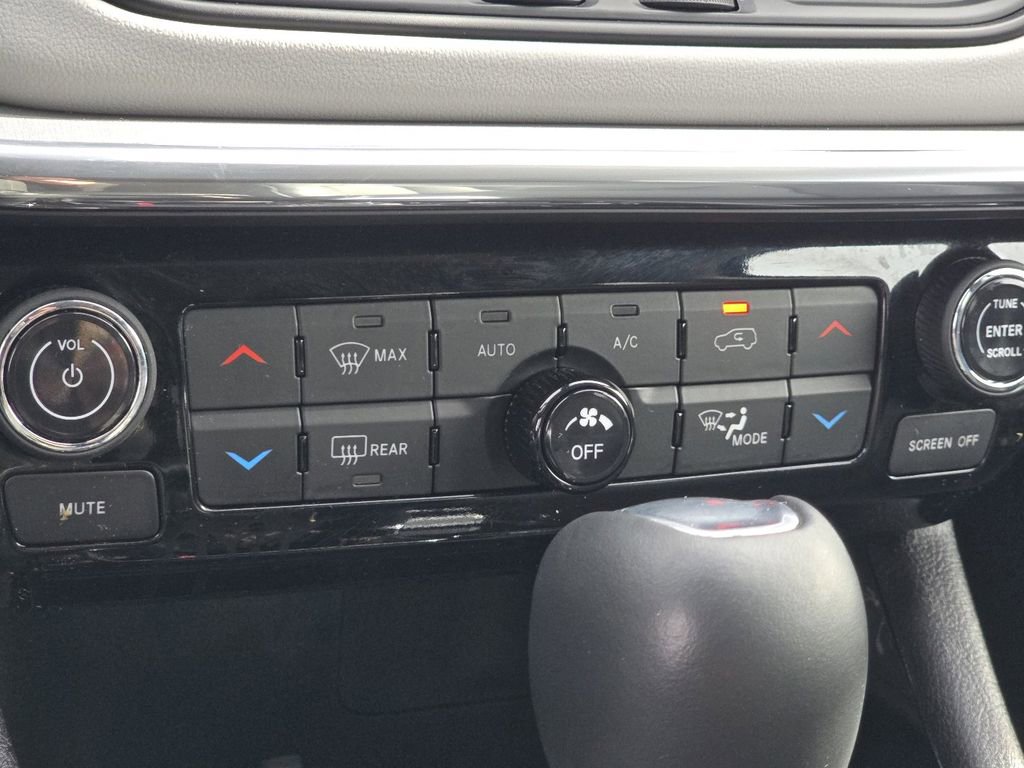 Used 2022 Jeep Compass Limited image 32