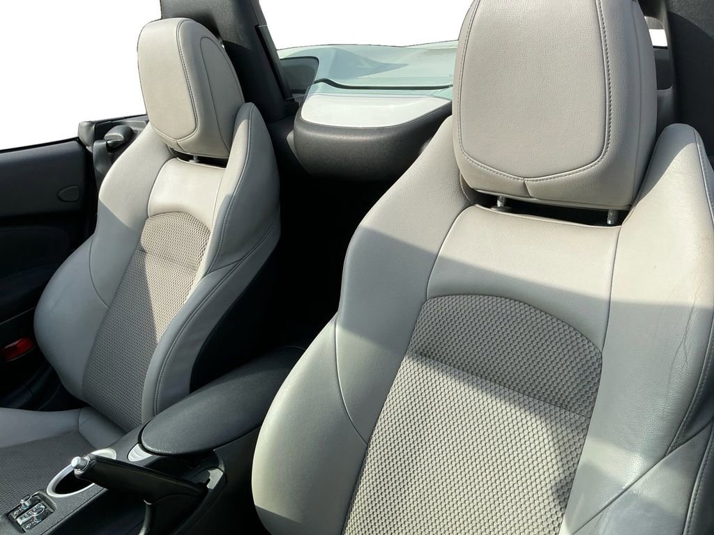 Used 2010 Nissan 370Z Touring image 21
