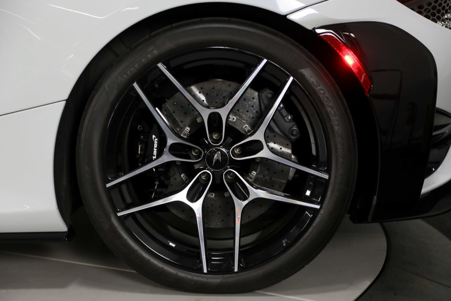 Used 2022 McLaren 765LT RWD image 24