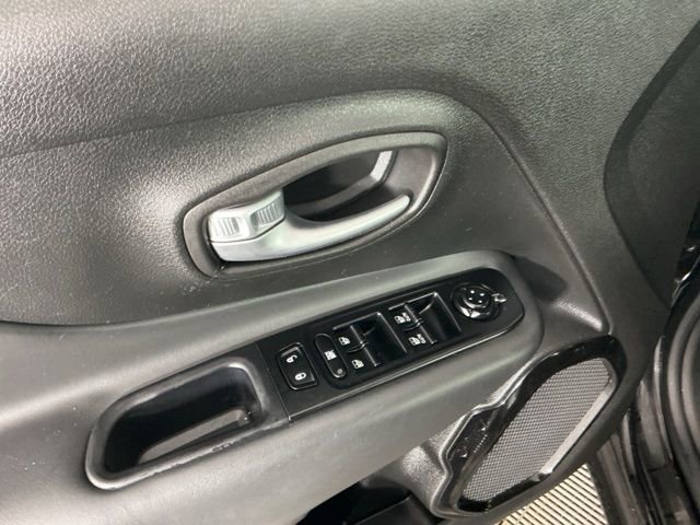 Used 2022 Jeep Renegade Altitude AWD/4WD image 13