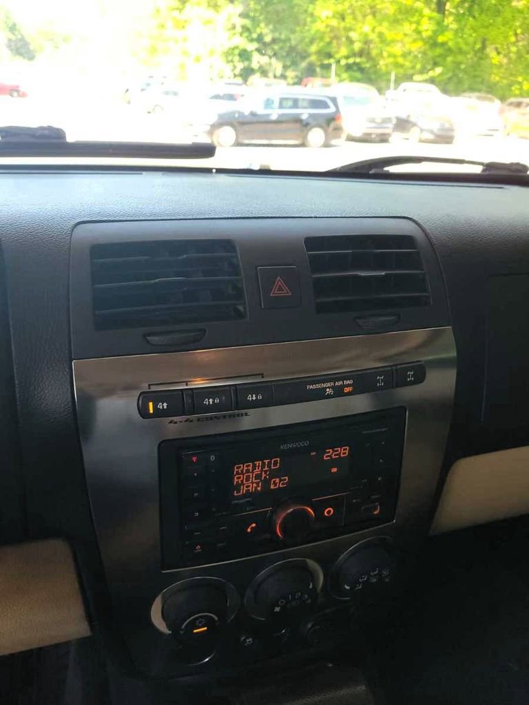 Used 2009 HUMMER H3T Luxury AWD/4WD image 8