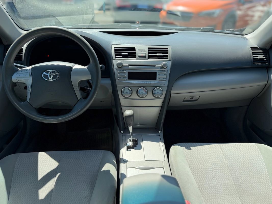 Used 2010 Toyota Camry LE FWD image 11