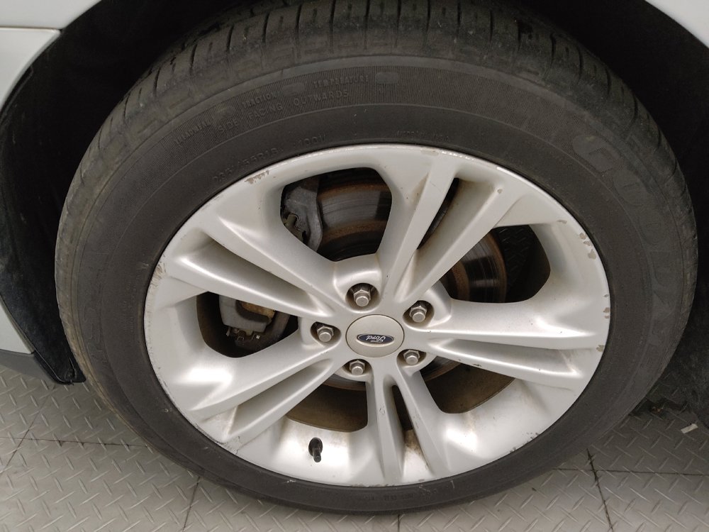 Used 2015 Ford Taurus SE FWD image 31