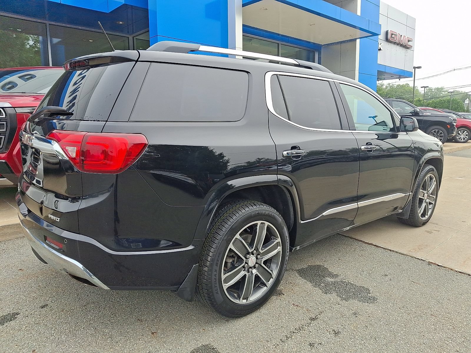 Used 2019 GMC Acadia Denali w/ Technology Package AWD/4WD image 6