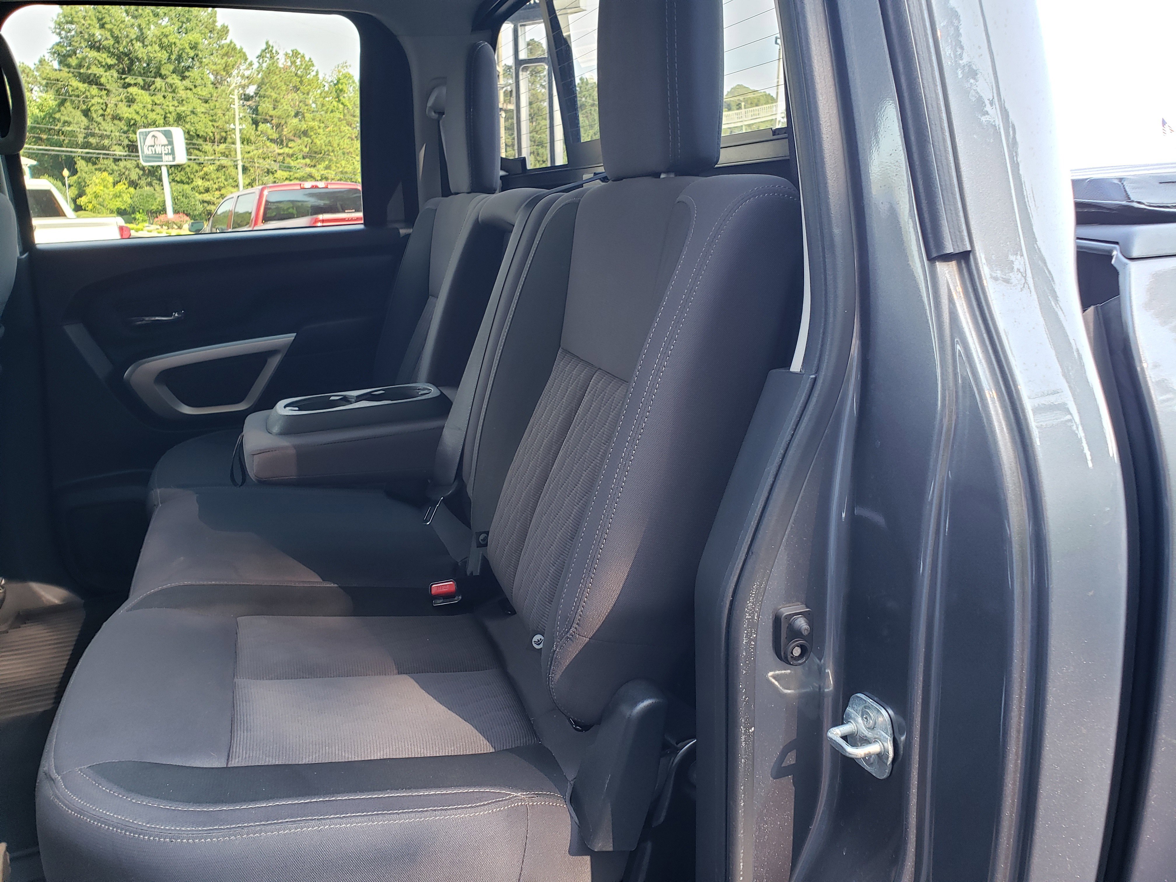 Used 2021 Nissan Titan SV w/ SV Convenience Package image 28