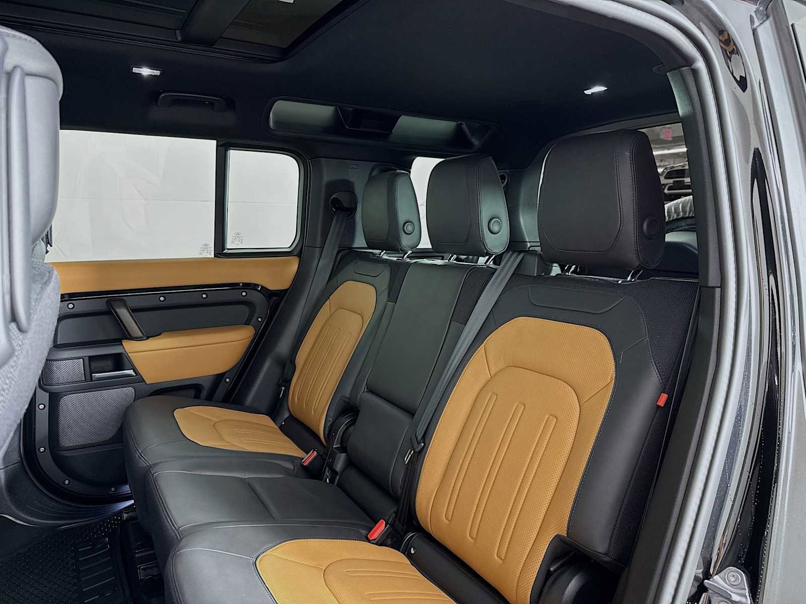 Used 2024 Land Rover Defender 110 X image 21