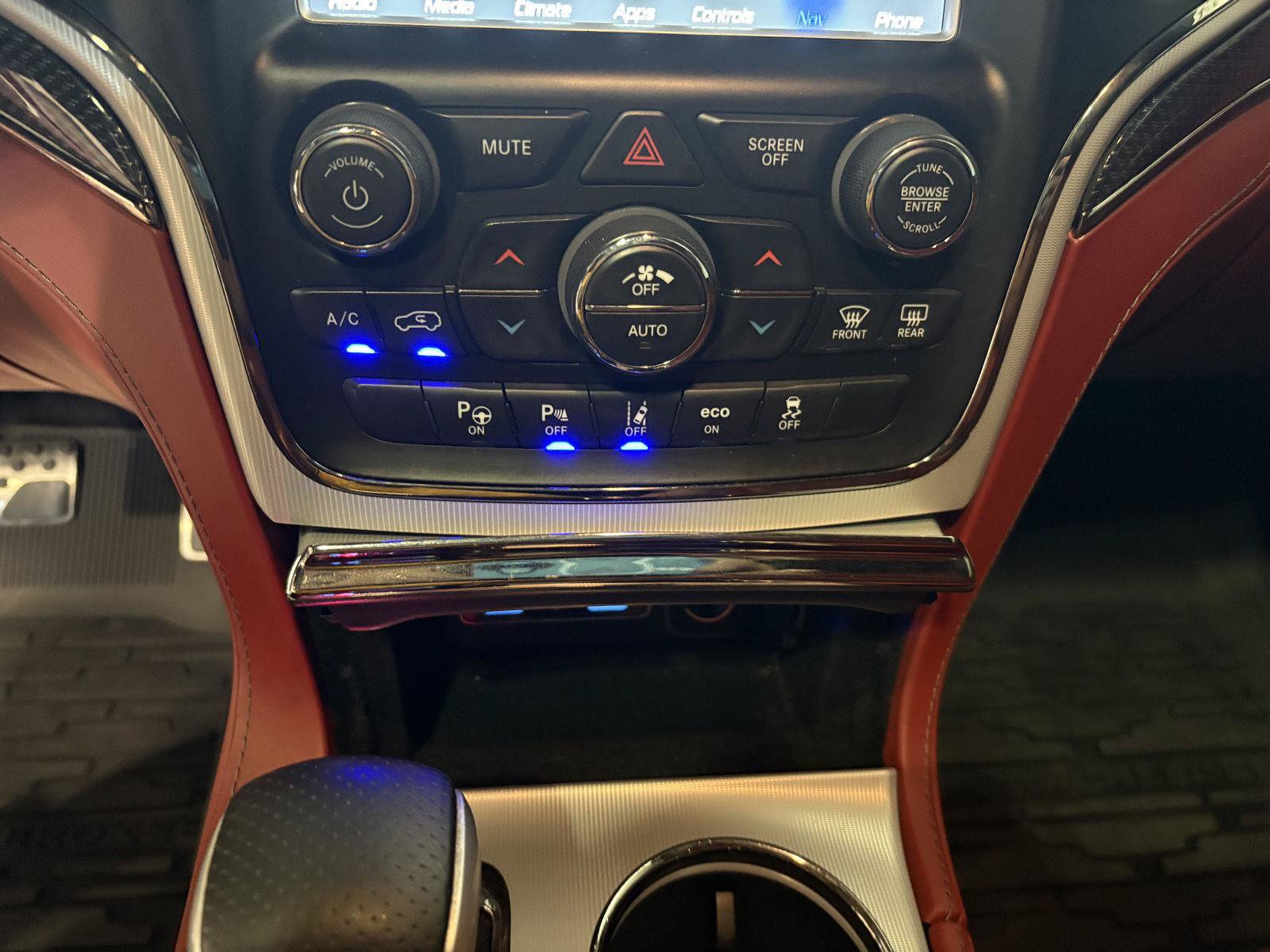 Used 2018 Jeep Grand Cherokee Trackhawk AWD/4WD image 23