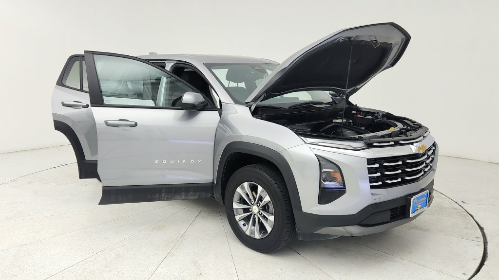 Used 2025 Chevrolet Equinox LT FWD image 9