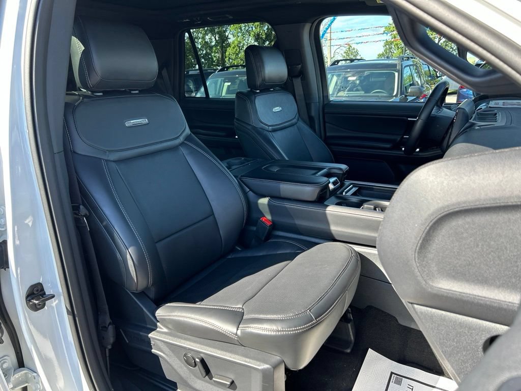 Used 2025 Ford Expedition Platinum w/ Stealth Performance Package AWD/4WD image 55