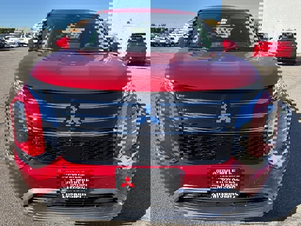 New 2025 Mitsubishi Outlander SE image 2