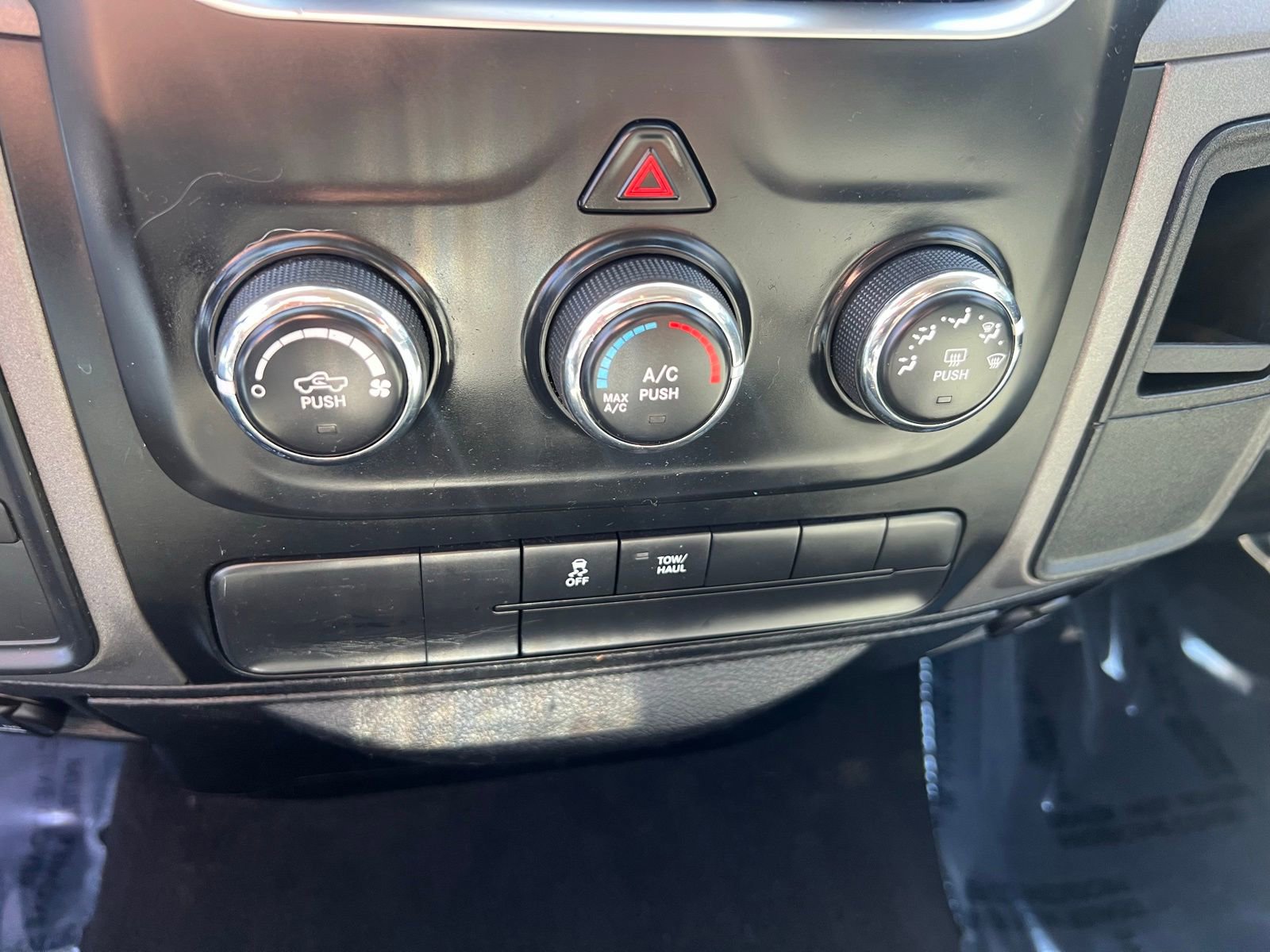 Used 2015 RAM 1500 ST w/ SXT Appearance Group AWD/4WD image 28