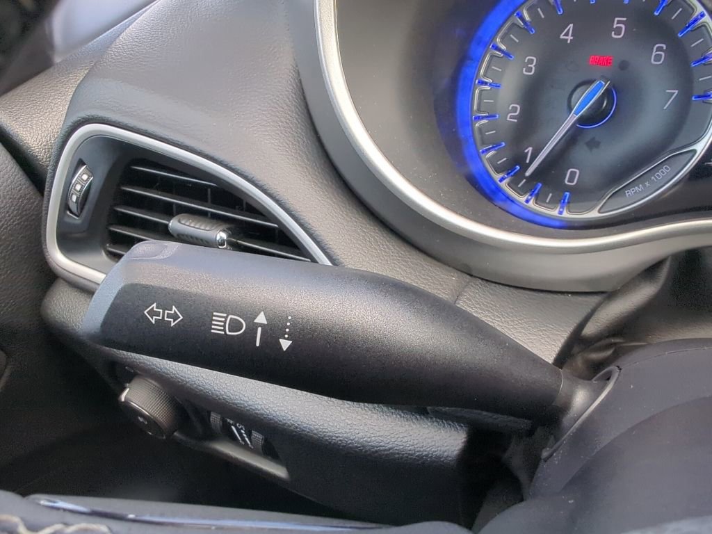 Used 2025 Chrysler Pacifica Select image 34