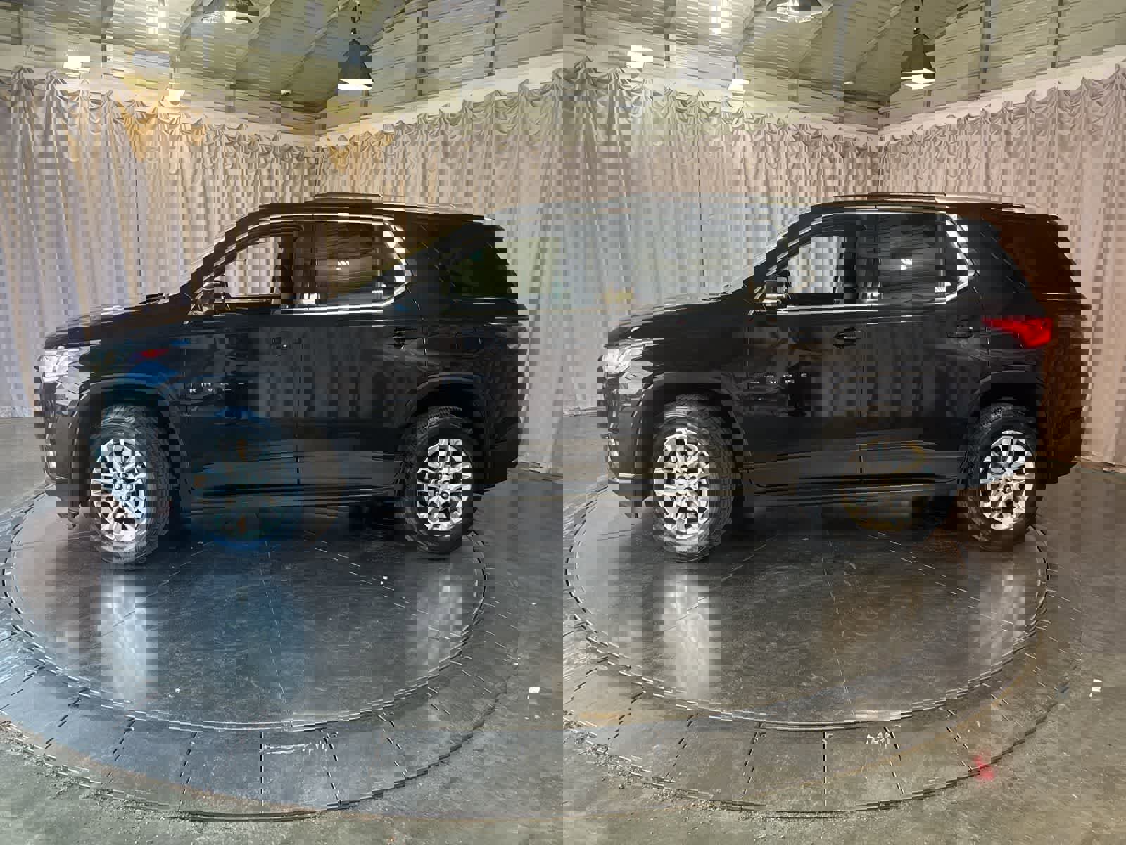 Used 2018 Chevrolet Traverse LT w/ LPO, 'HIT The Road' Package image 8