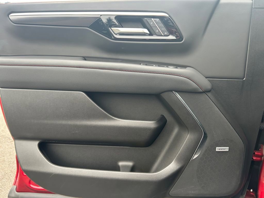 Used 2025 Chevrolet Suburban RST w/ Comfort Package AWD/4WD image 22