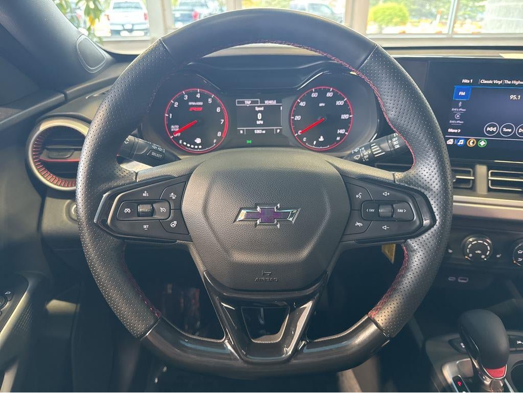 Used 2025 Chevrolet Trax RS FWD image 18
