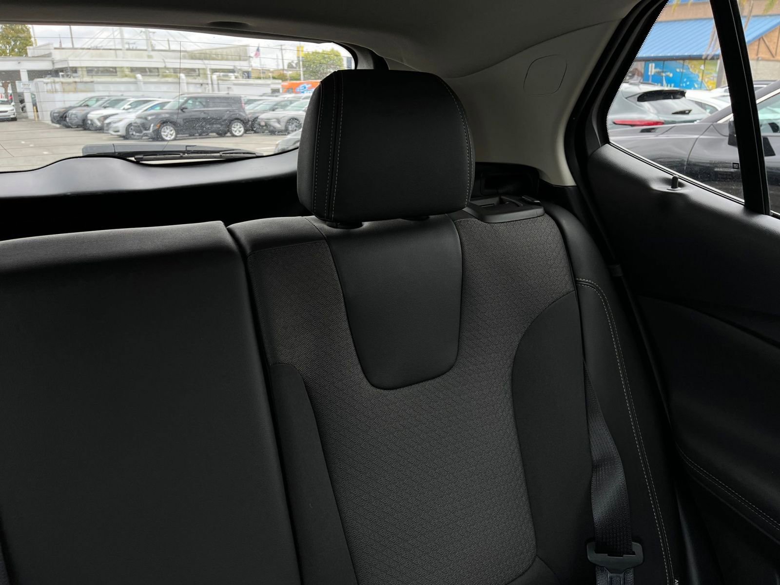 Used 2025 Buick Encore GX Preferred AWD/4WD image 38