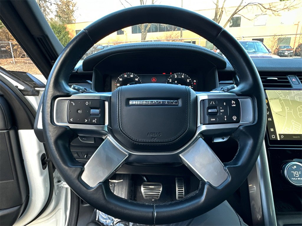 Used 2023 Land Rover Discovery Metropolitan Edition image 28