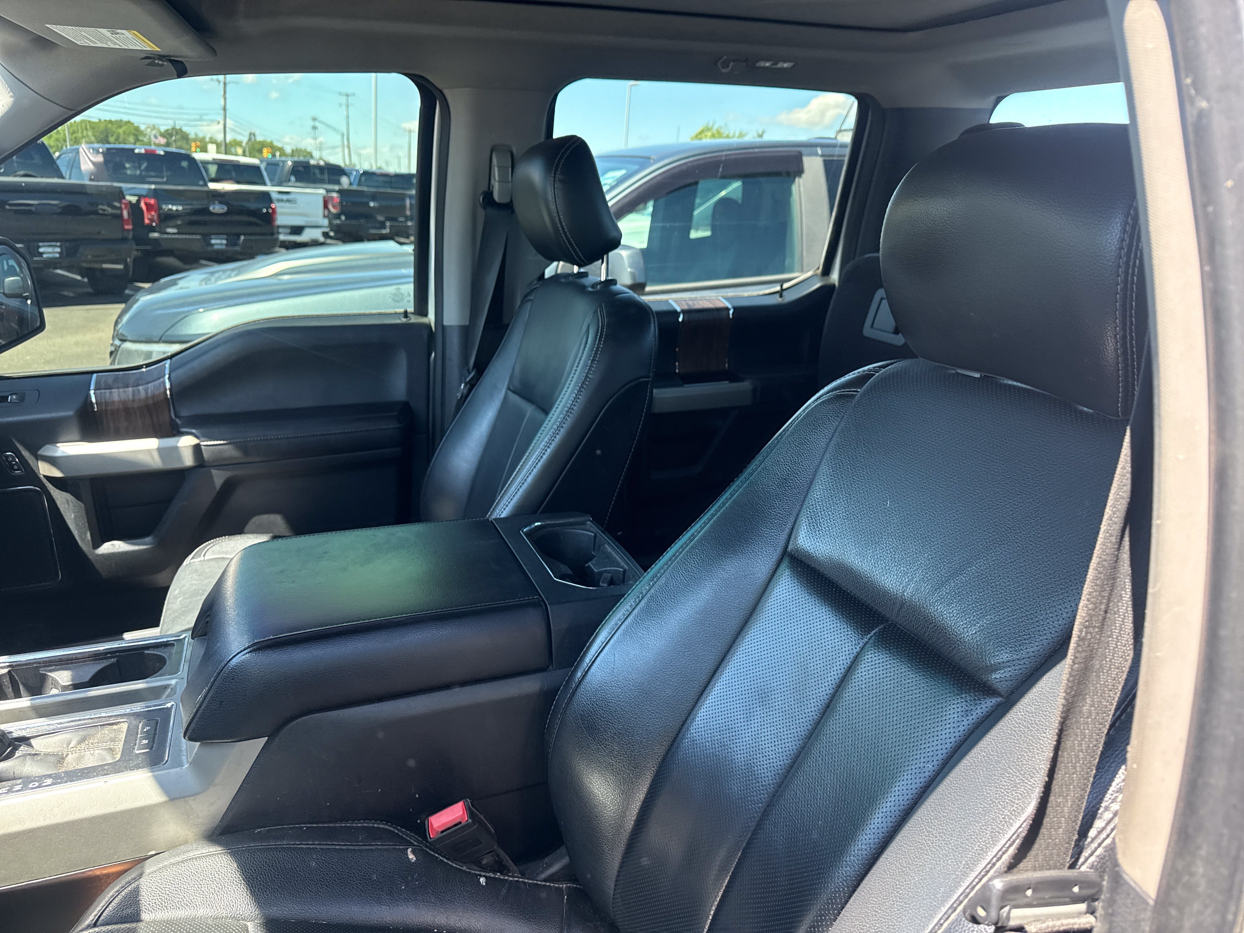Used 2018 Ford F150 Lariat w/ Equipment Group 502A Luxury AWD/4WD image 5