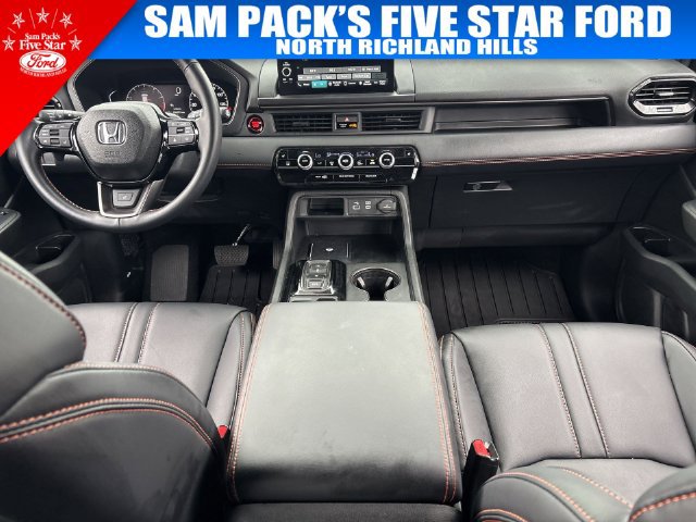 Used 2025 Honda Pilot TrailSport image 12