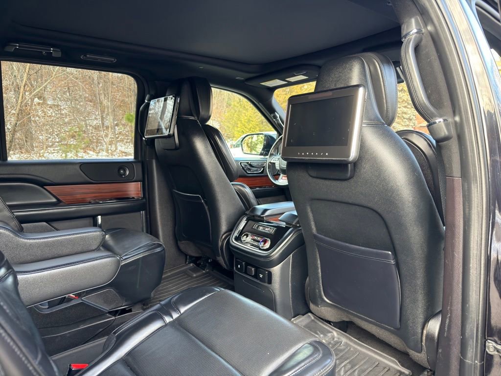 Used 2019 Lincoln Navigator Reserve image 28