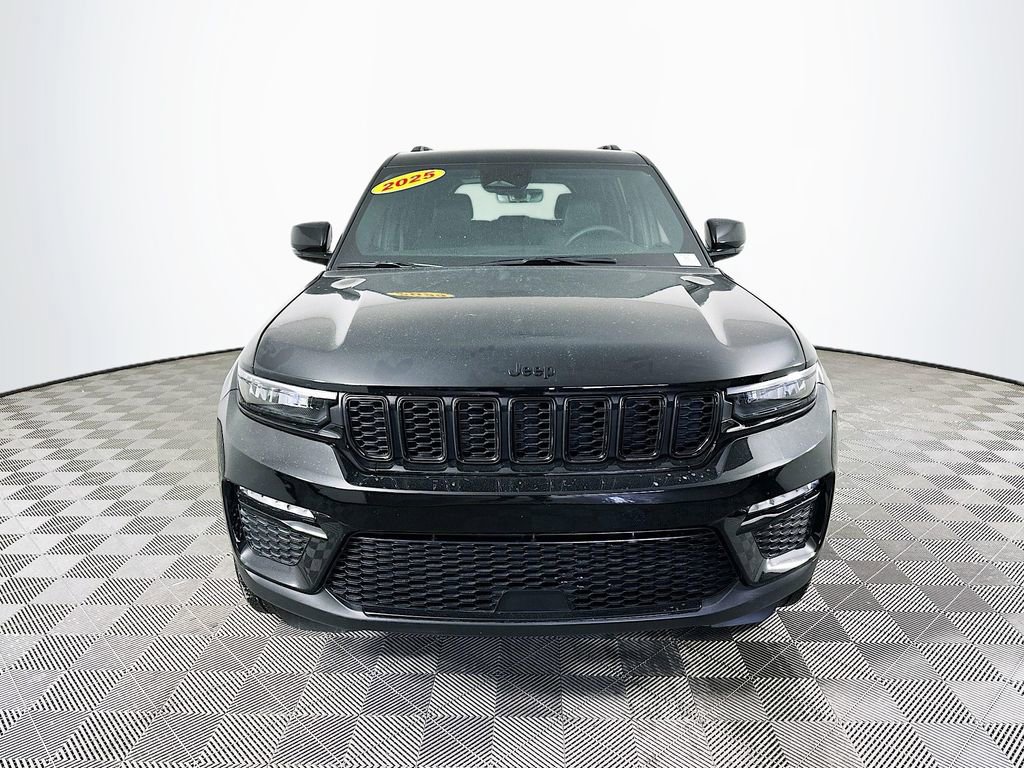 Certified 2025 Jeep Grand Cherokee Limited w/ Black Appearance Package image 4