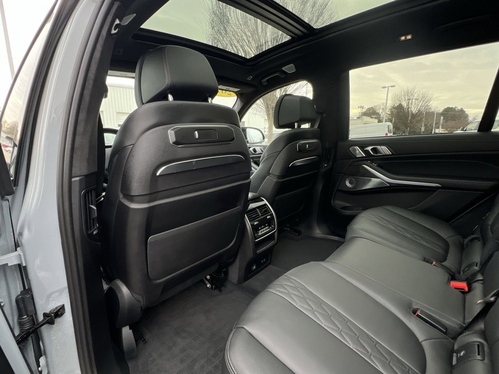 Used 2024 BMW X7 M60i w/ Executive Package image 27